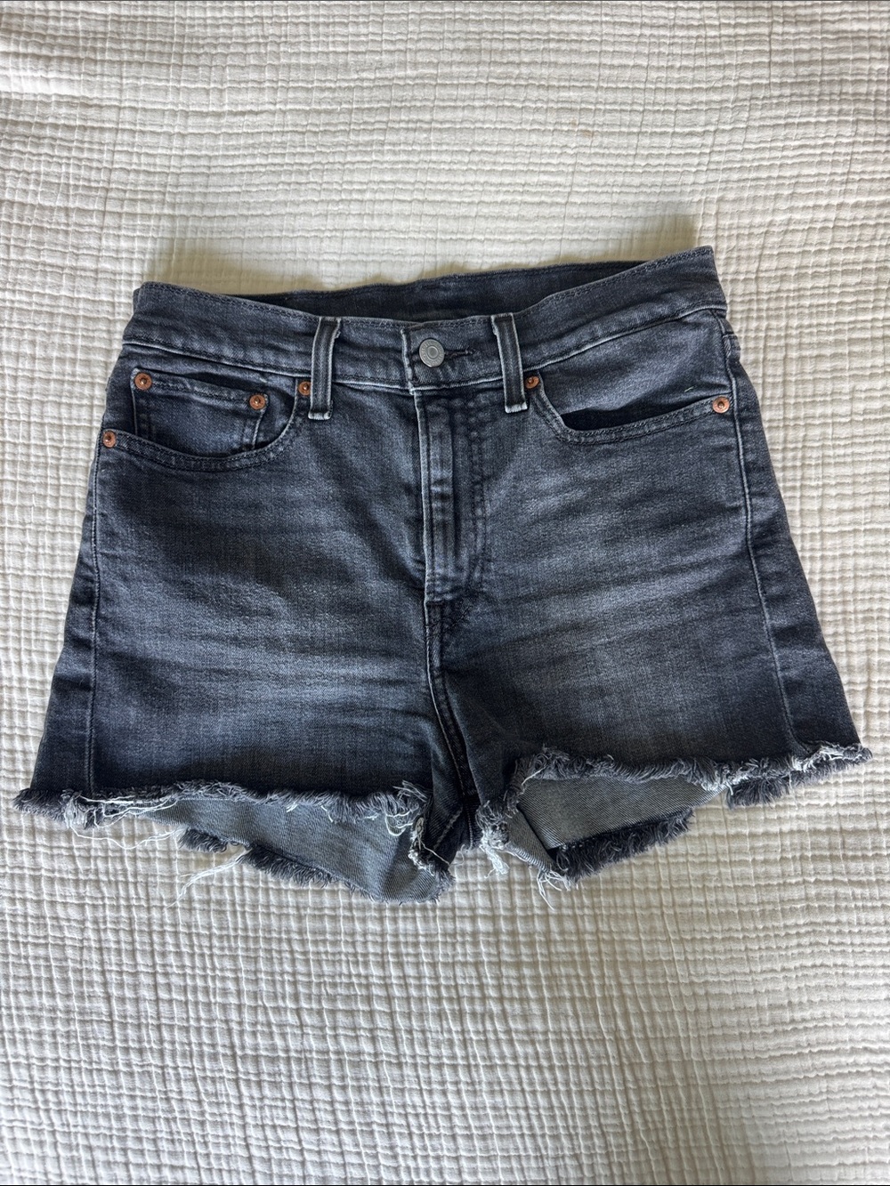 Levi’s Size 29 Women’s Washed Black Frayed Hem Denim Shorts